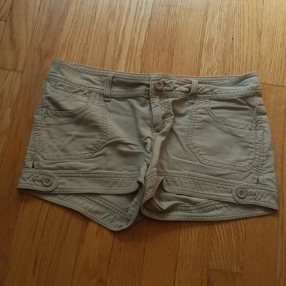 SO tan jean shorts